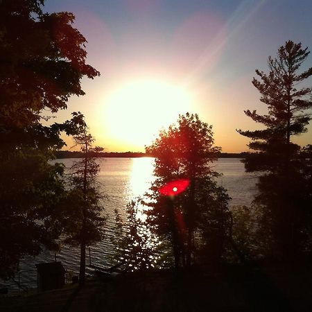 Lake Dalrymple Resort Lagoon City Exterior foto