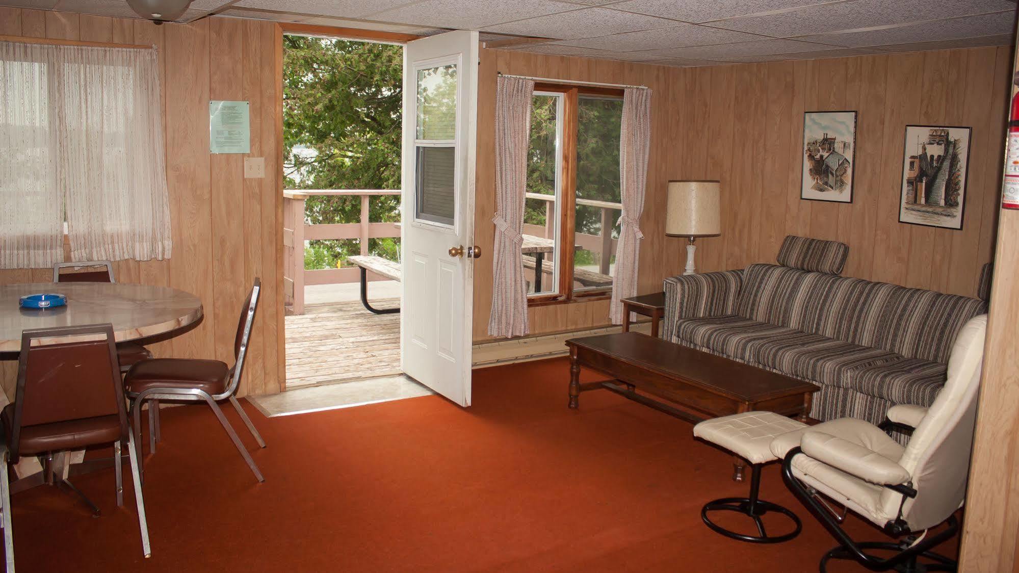 Lake Dalrymple Resort Lagoon City Exterior foto