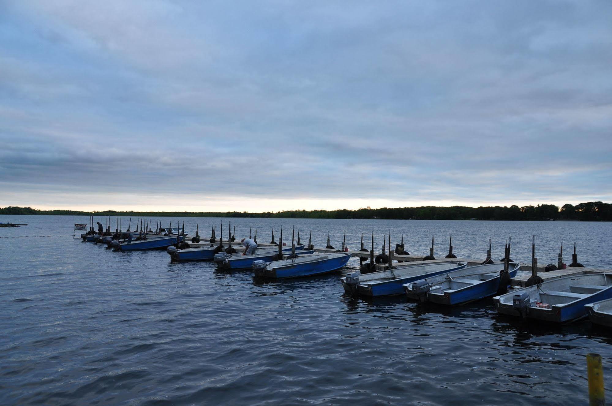 Lake Dalrymple Resort Lagoon City Exterior foto